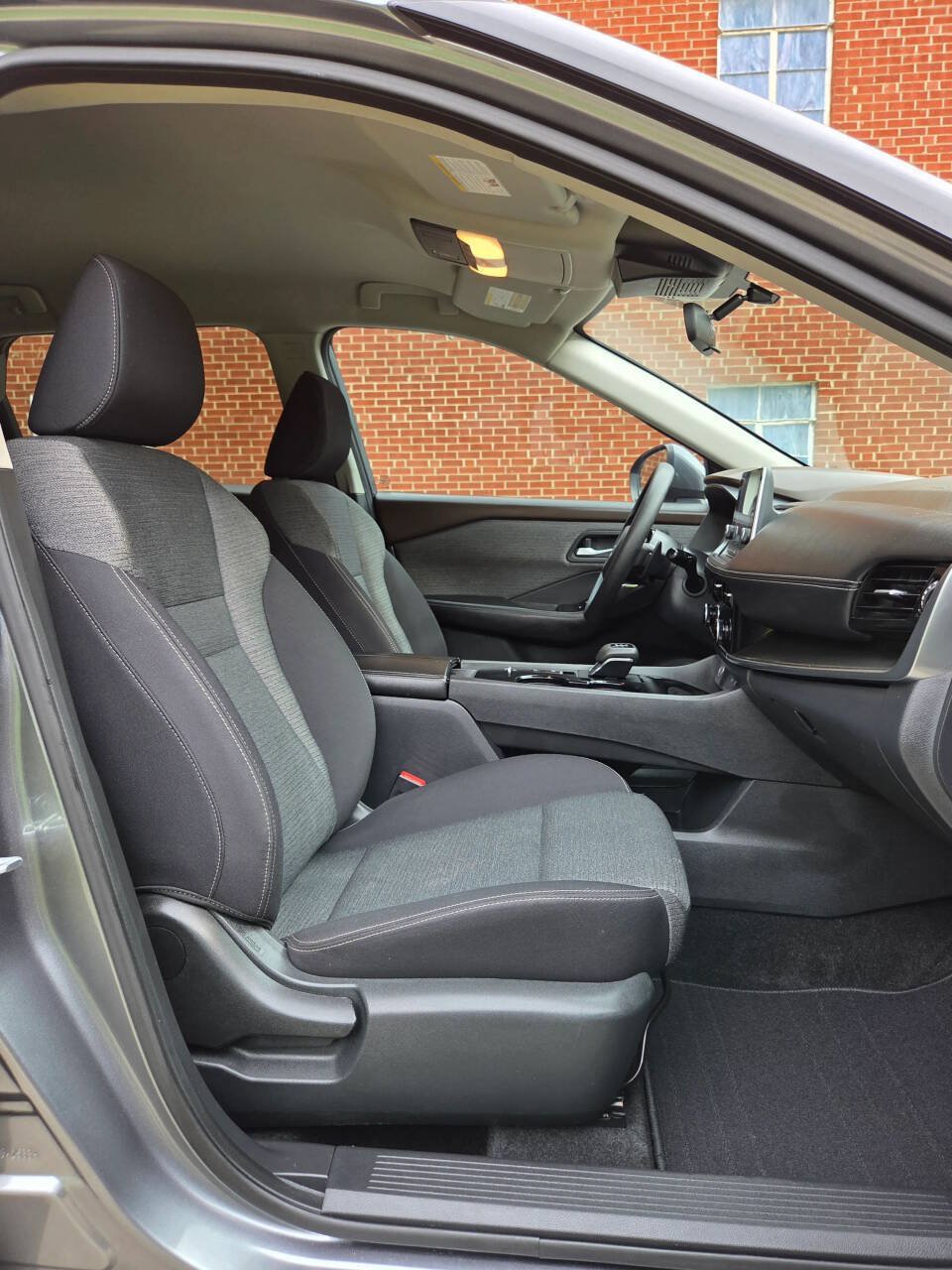 Used 2021 Nissan Rogue SV FWD image 11