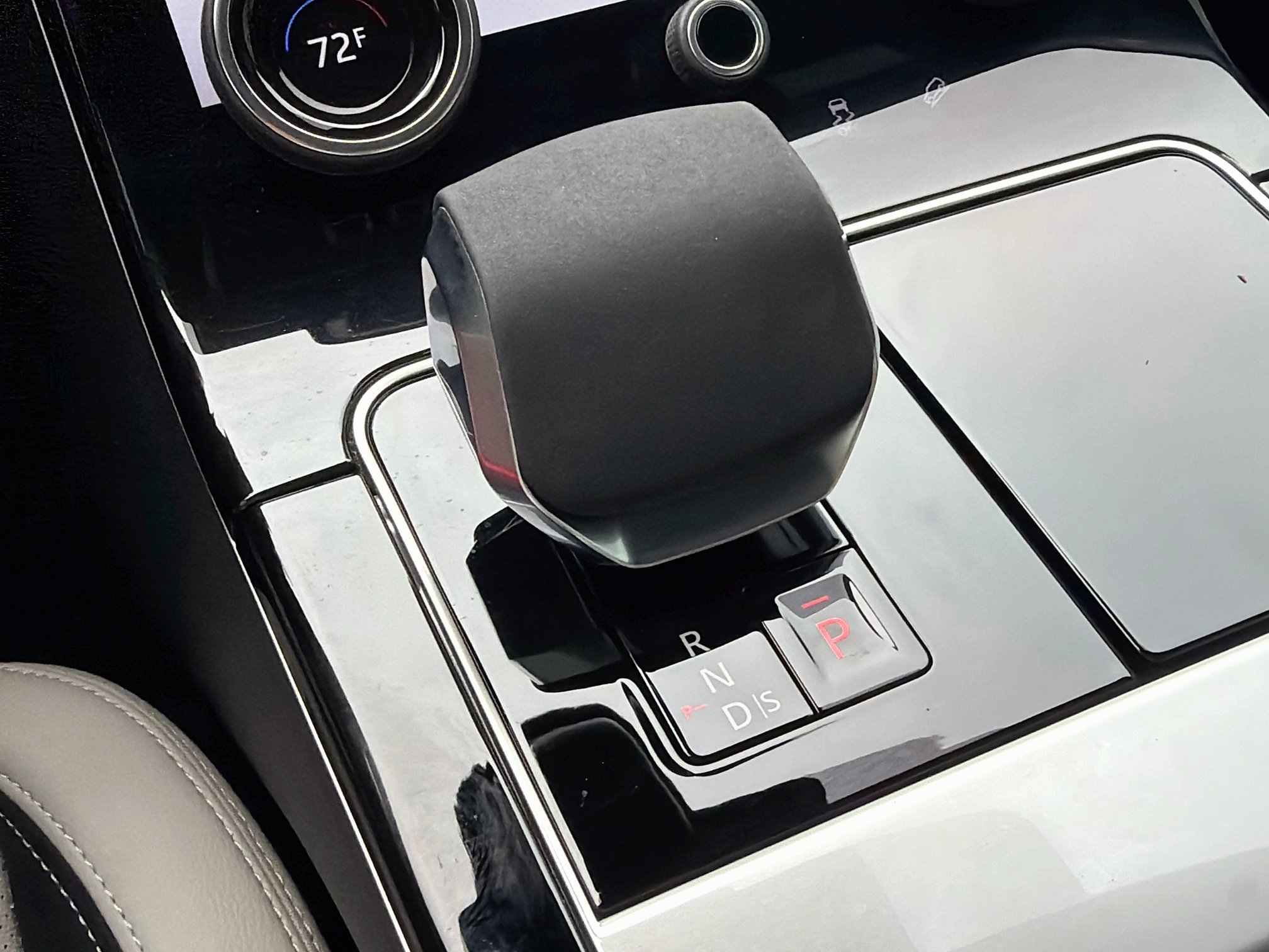 Used 2021 Land Rover Range Rover Velar R-Dynamic S AWD/4WD image 29