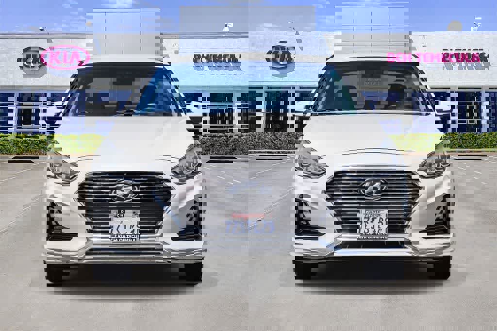 Used 2018 Hyundai Sonata SE w/ Cargo Package FWD image 2