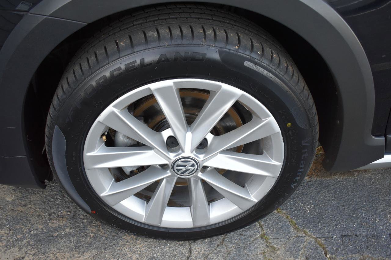 Used 2017 Volkswagen Golf Alltrack S image 23