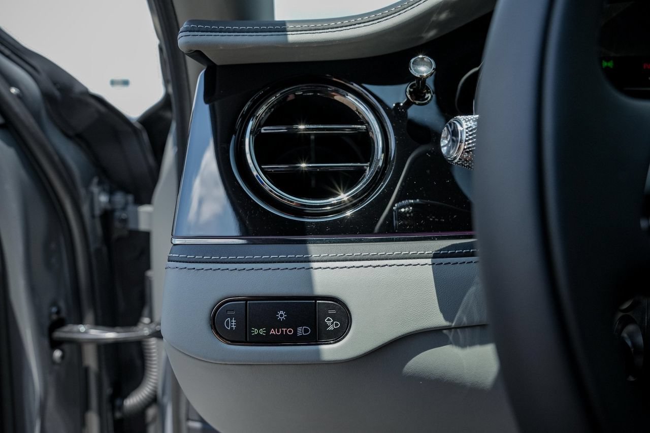 New 2025 Bentley Flying Spur Plug-In Hybrid AWD/4WD image 31