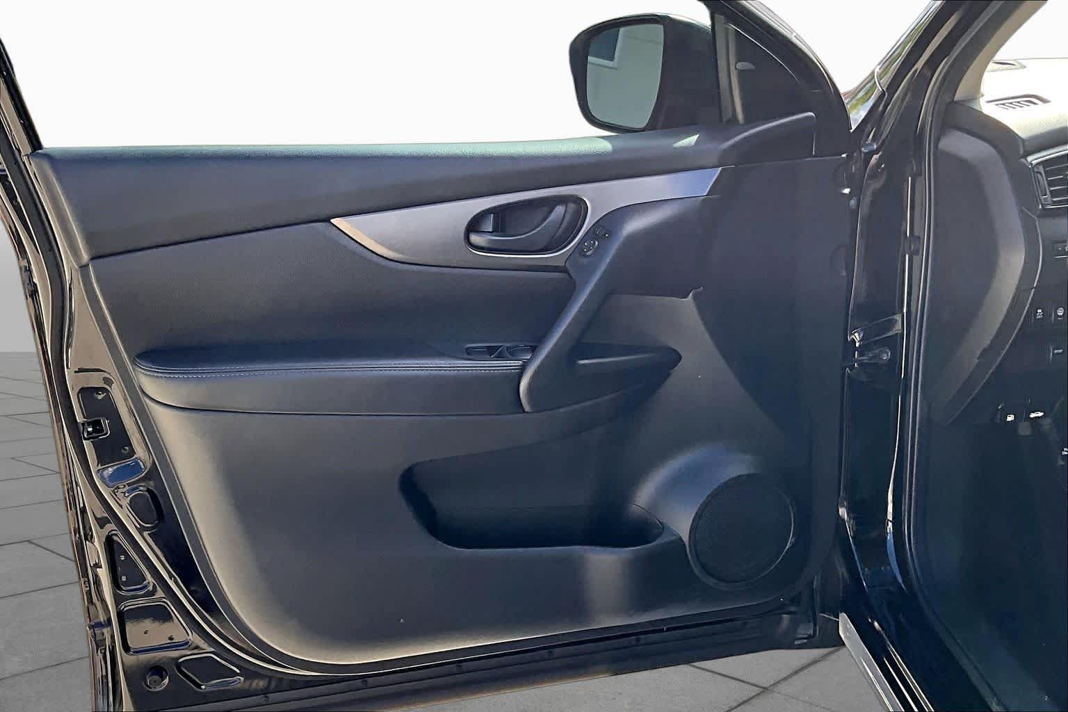 Used 2020 Nissan Rogue Sport S FWD image 19