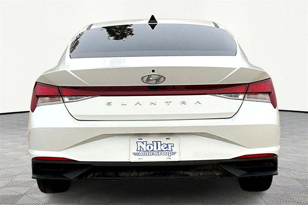Used 2023 Hyundai Elantra SEL image 4