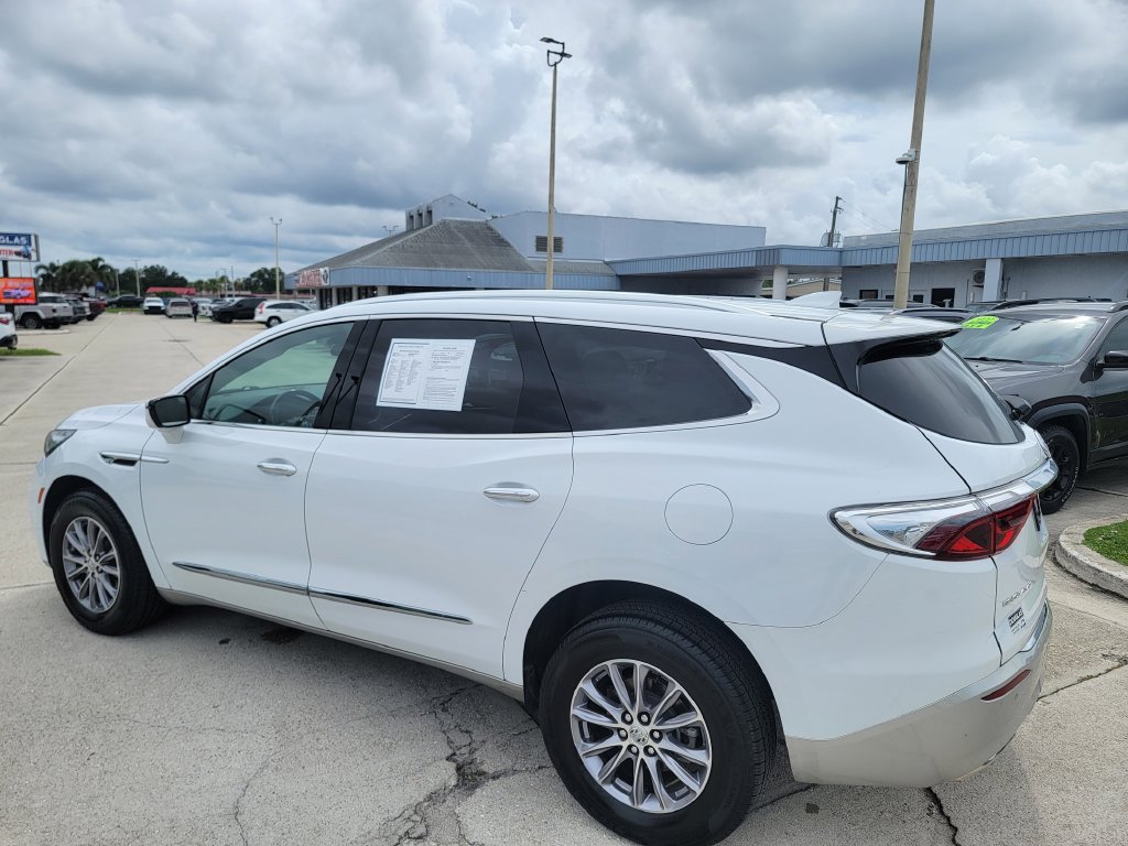 Used 2024 Buick Enclave Essence FWD image 3