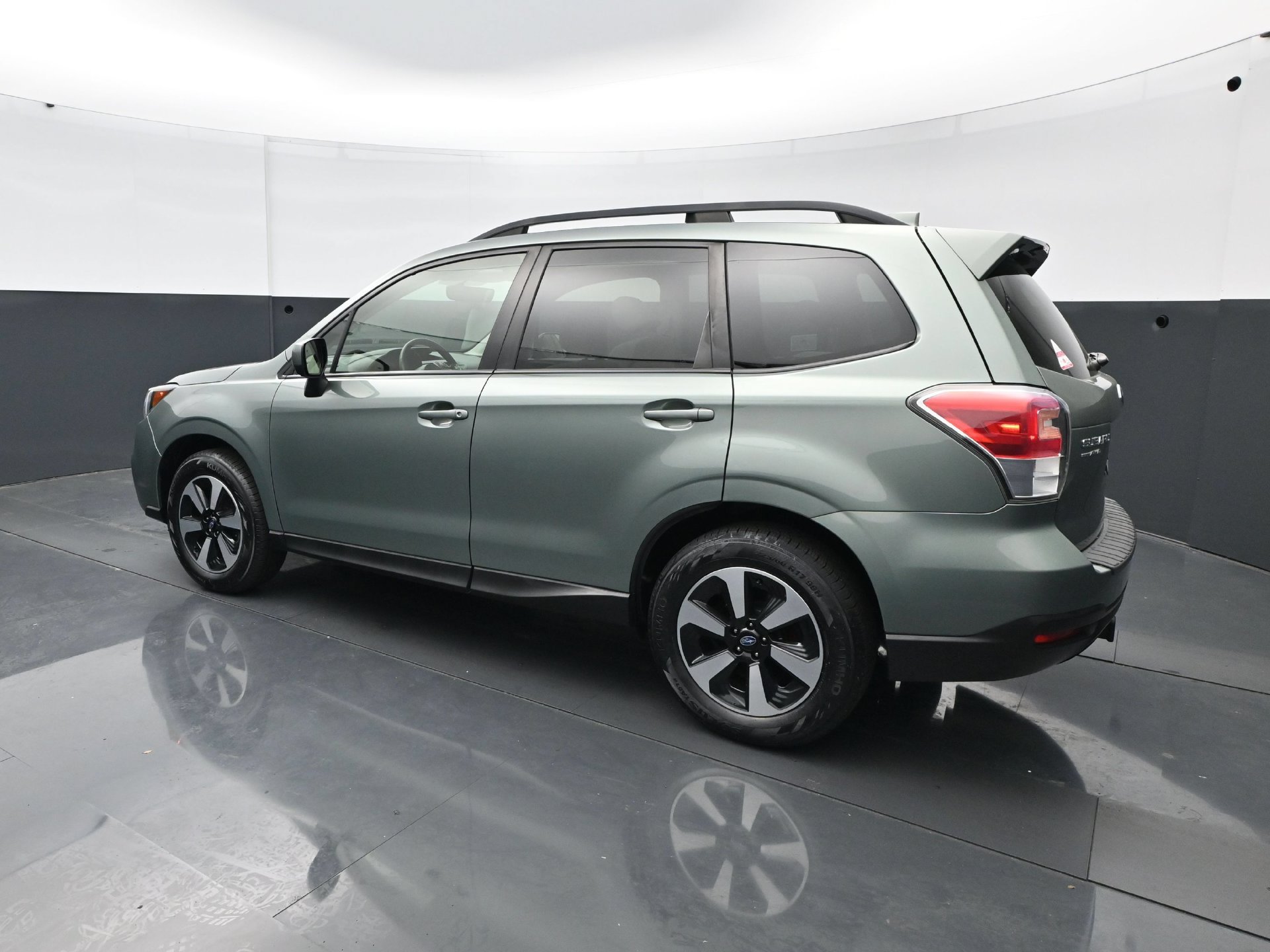 Used 2017 Subaru Forester 2.5i Premium w/ Popular Package #2A AWD/4WD image 4