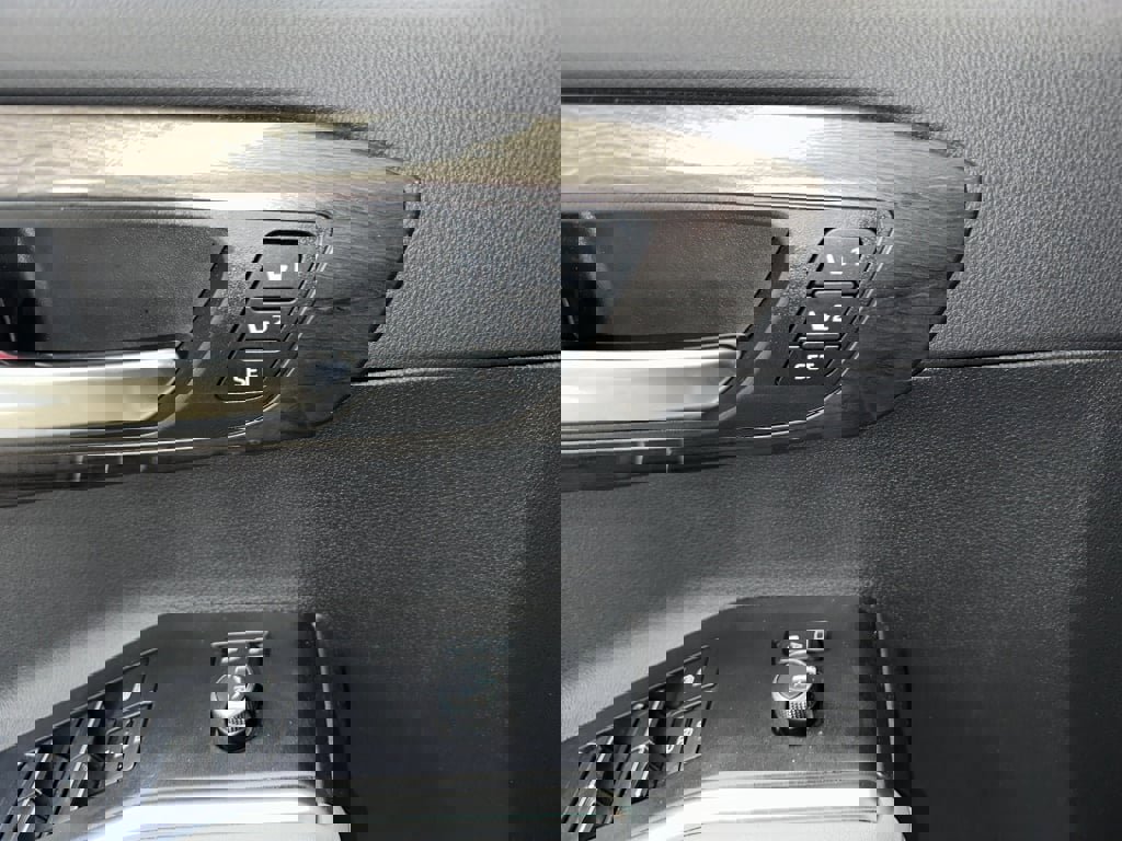 Used 2024 Toyota Highlander Platinum image 9