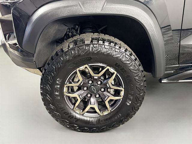 Used 2025 Chevrolet Colorado ZR2 AWD/4WD image 4