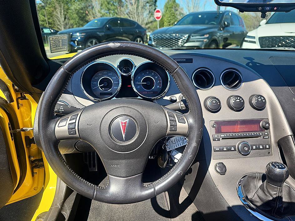 Used 2008 Pontiac Solstice GXP w/ Premium Package image 21