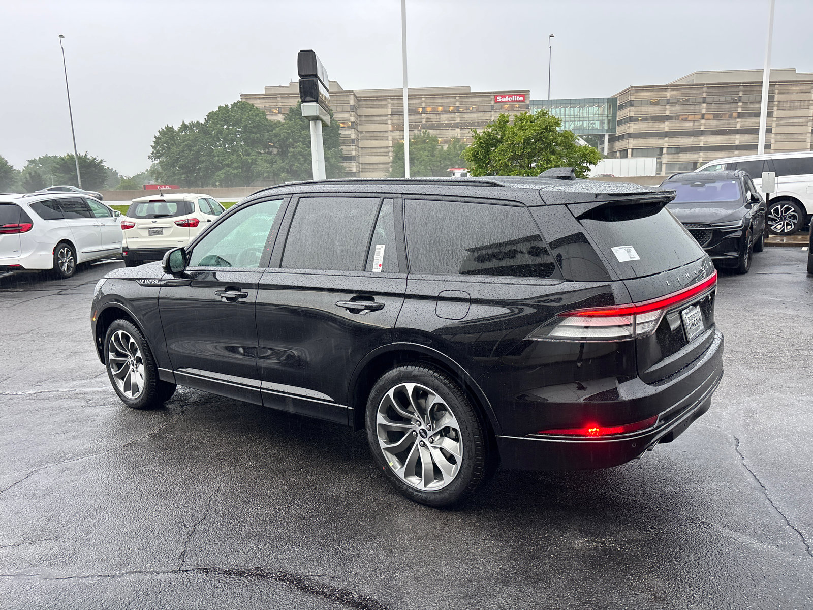 New 2026 Lincoln Aviator AWD image 5