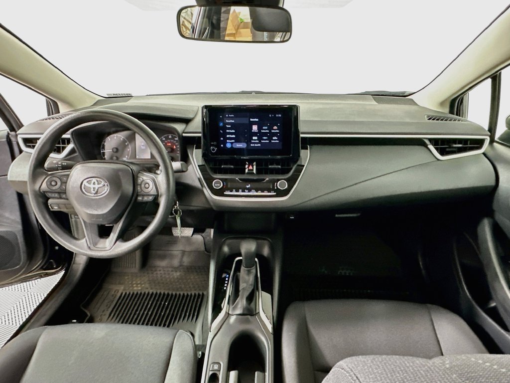 Used 2025 Toyota Corolla LE FWD image 3