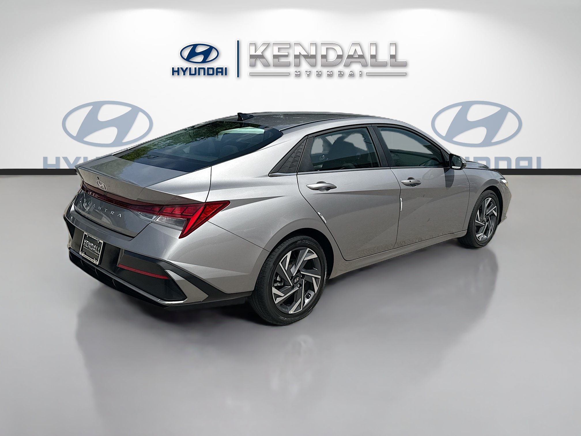 Used 2025 Hyundai Elantra SEL w/ Cargo Package FWD image 6