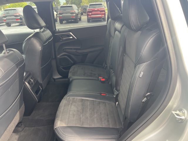Used 2024 Mitsubishi Outlander SE Black Edition image 18