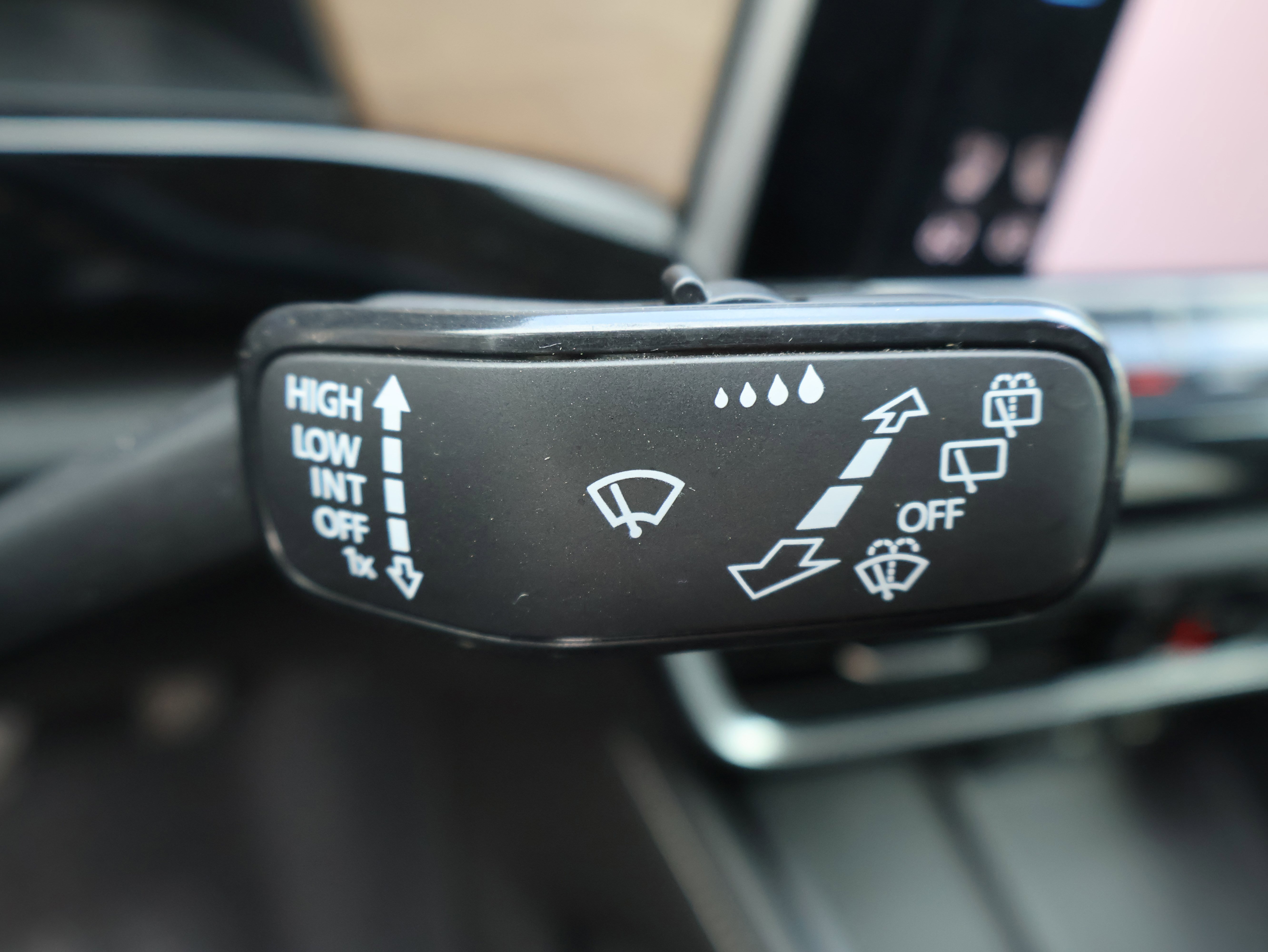 Used 2024 Volkswagen Atlas SE image 44