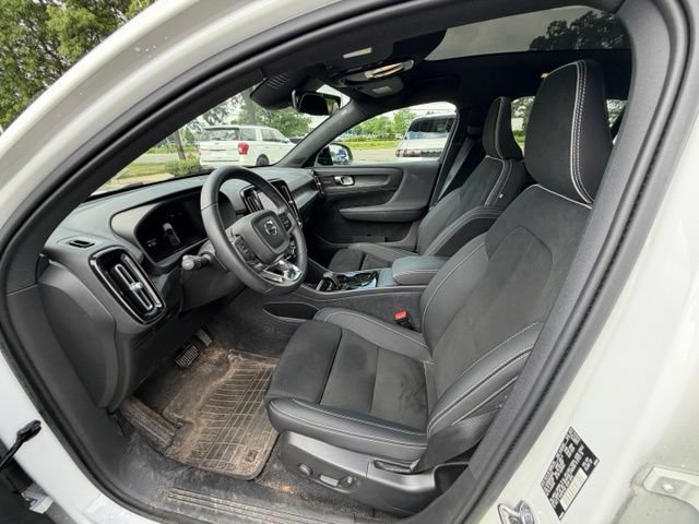 Certified 2023 Volvo C40 P8 Recharge Ultimate w/ Protection Package Premier AWD/4WD image 16