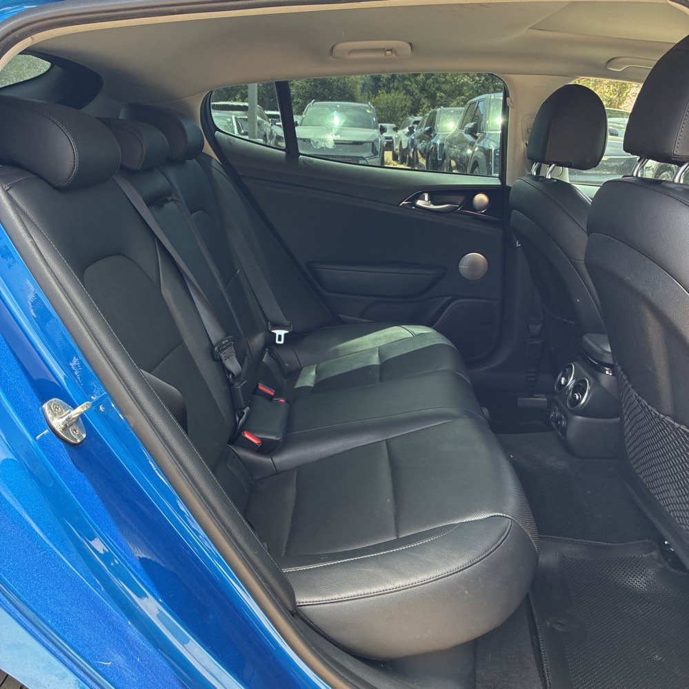Used 2018 Kia Stinger Premium RWD image 11
