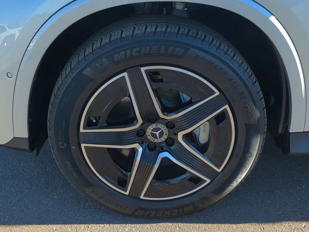 Used 2025 Mercedes-Benz GLC 300 4MATIC image 34