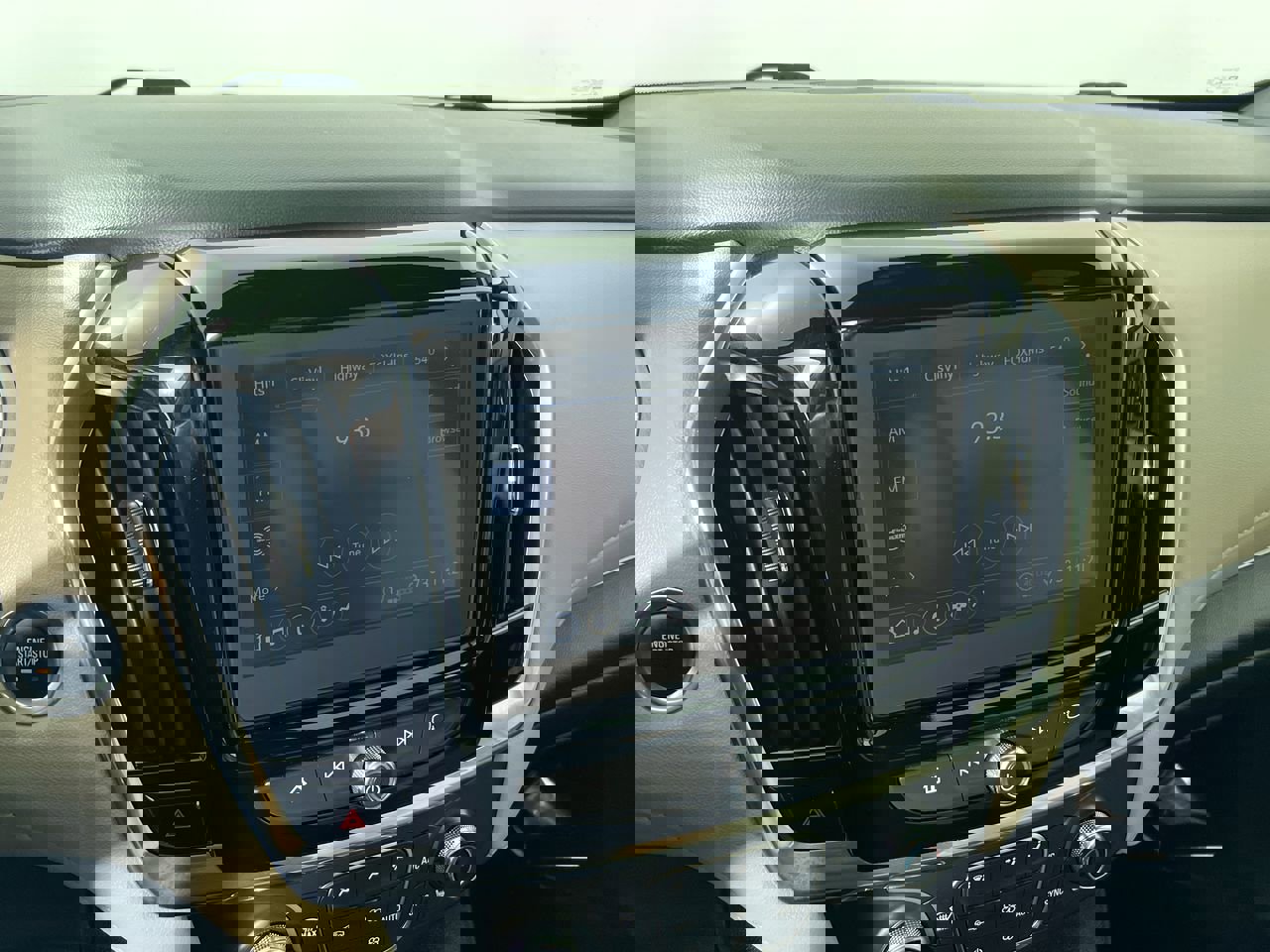 Used 2023 Chevrolet Traverse LT image 26