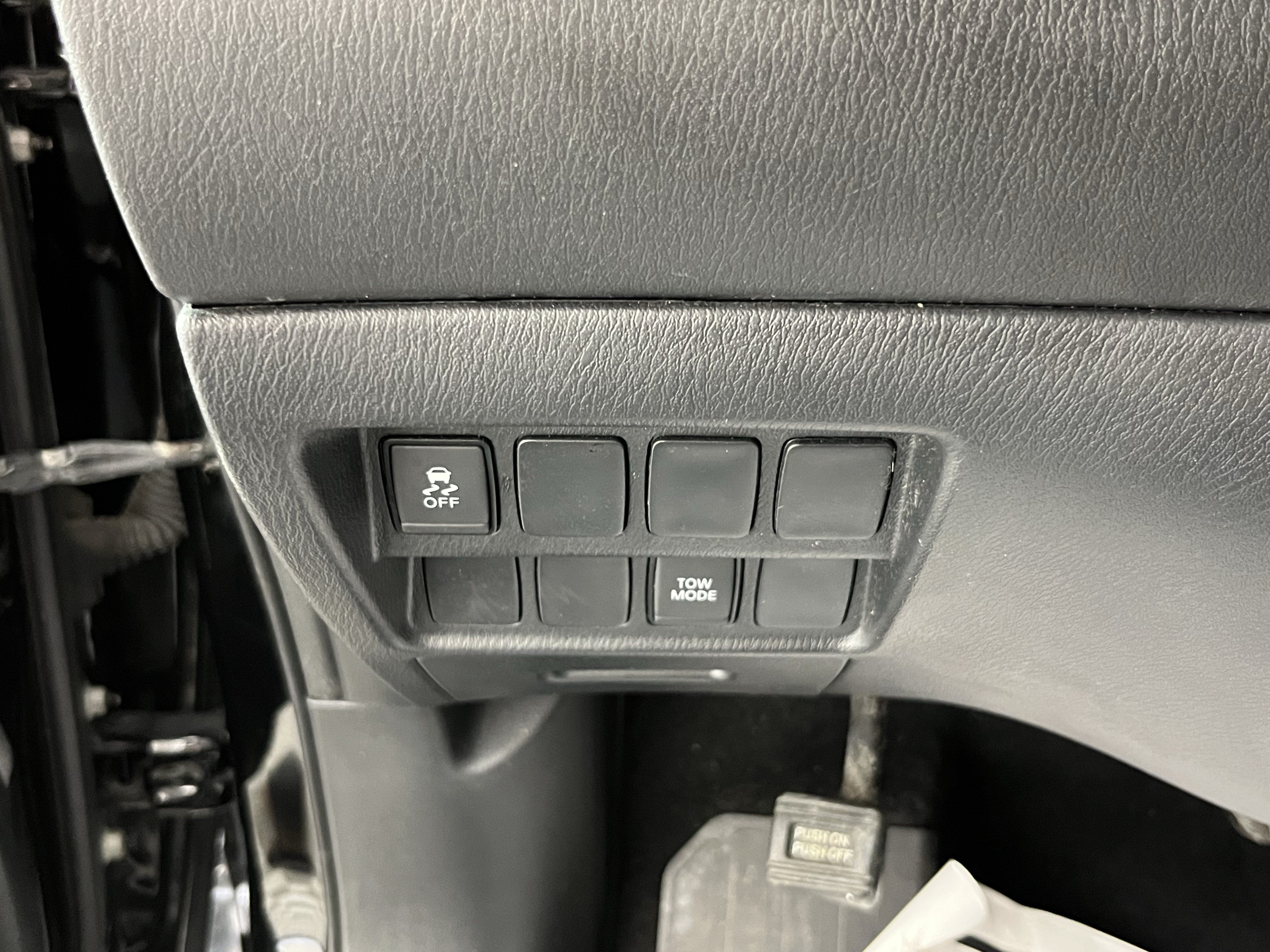 Used 2019 Nissan Pathfinder S AWD/4WD image 18