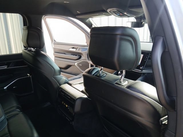 Used 2024 Jeep Wagoneer L Series II w/ Flexible Seating Group AWD/4WD image 24