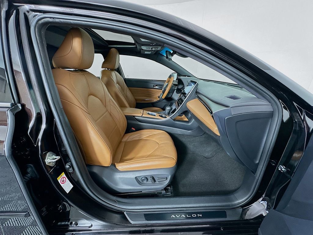 Used 2019 Toyota Avalon Limited w/ Advanced Safety Package FWD image 30