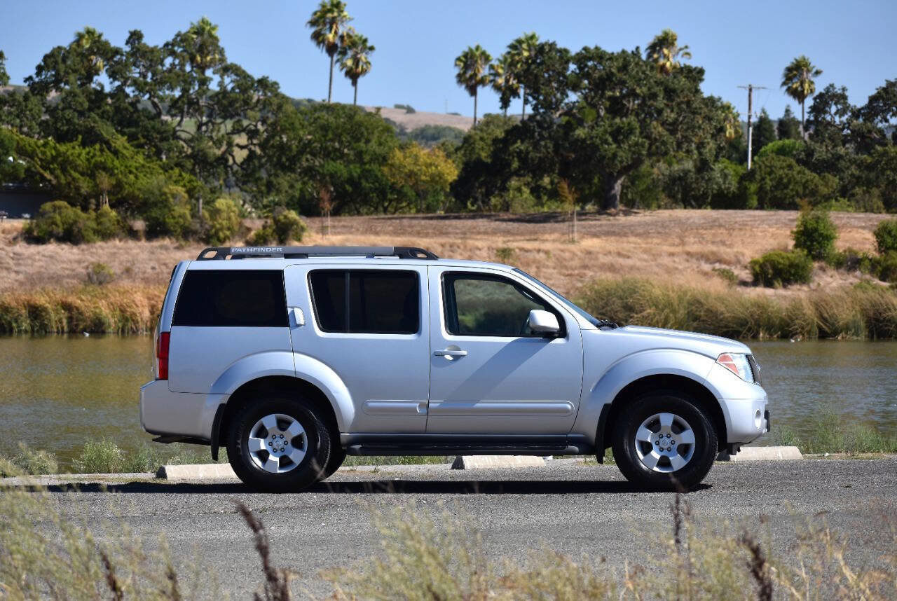 Used 2005 Nissan Pathfinder SE w/ (G01) SE Comfort Pkg image 14