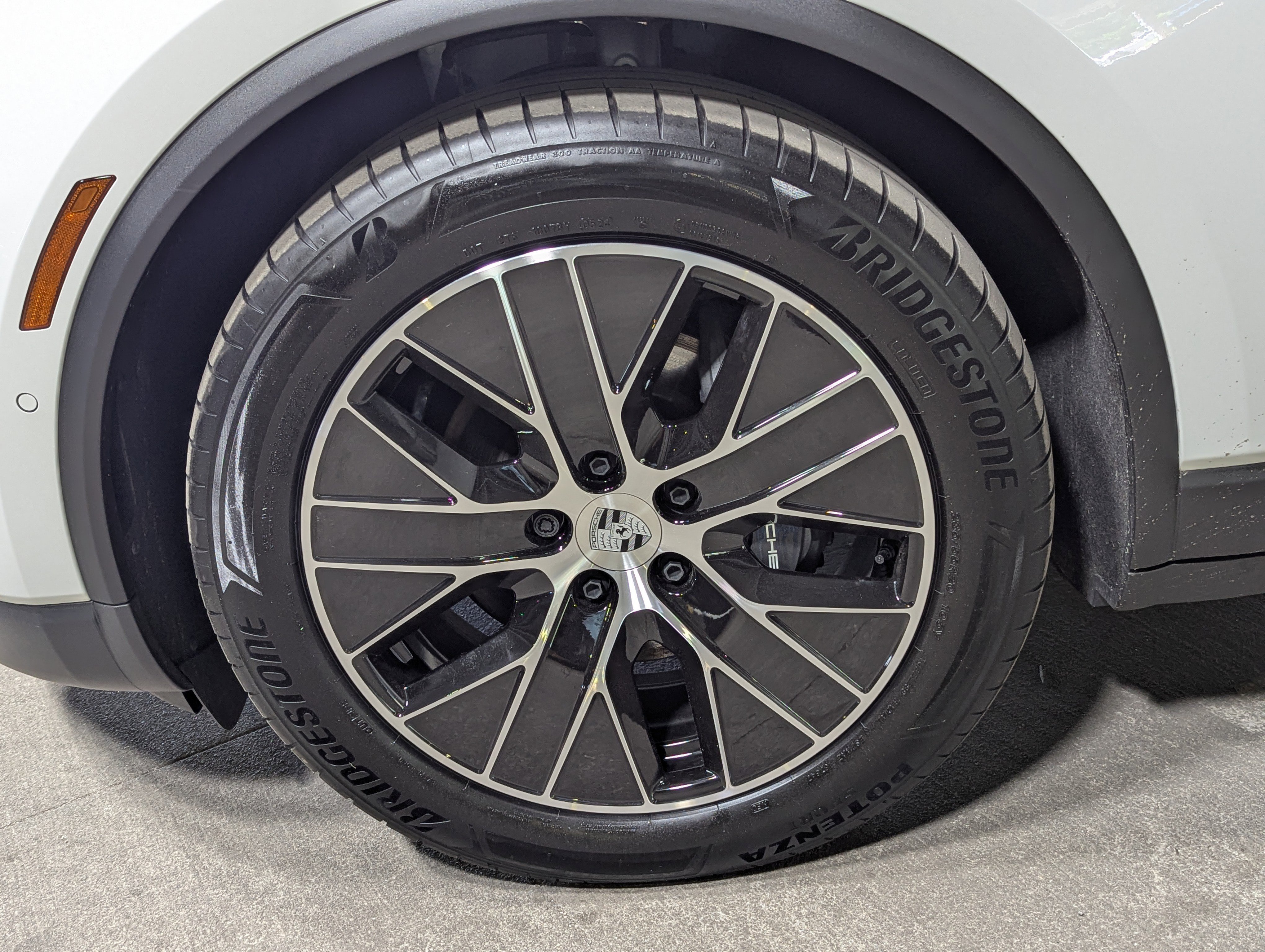 Certified 2025 Porsche Macan 4 Electric image 13