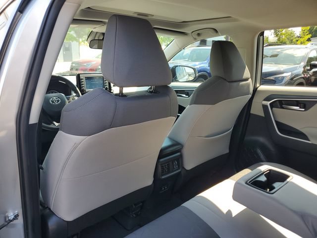 Used 2021 Toyota RAV4 XLE w/ Convenience Package FWD image 12