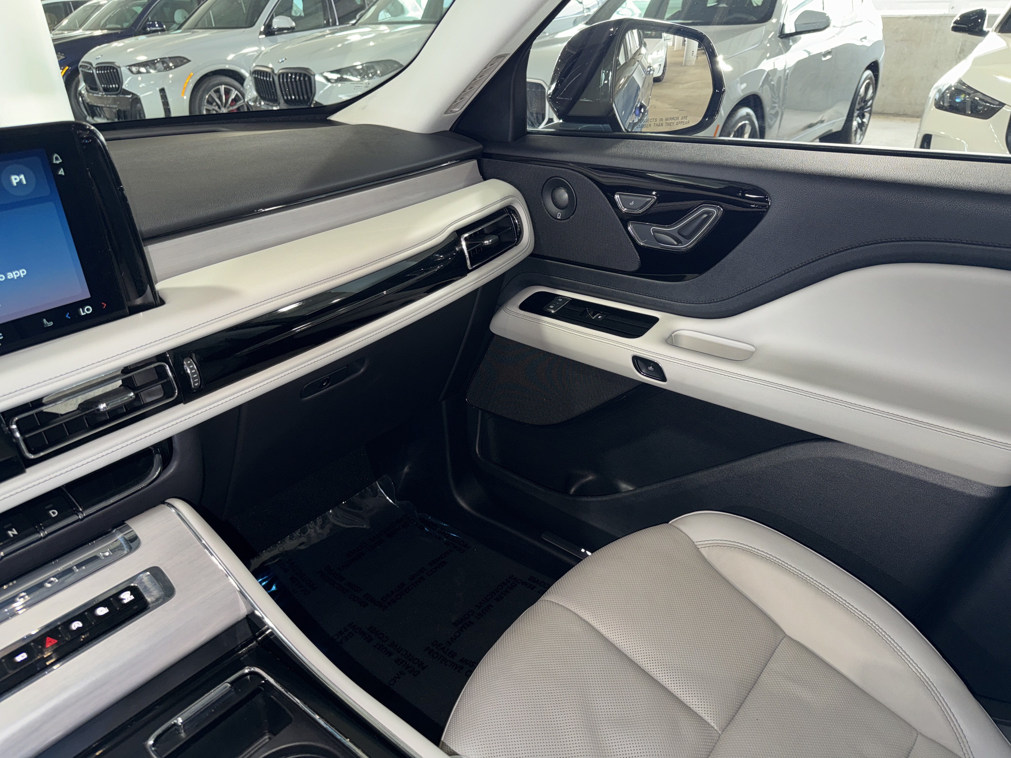 Used 2025 Lincoln Aviator Reserve w/ Jet Appearance Package RWD image 31