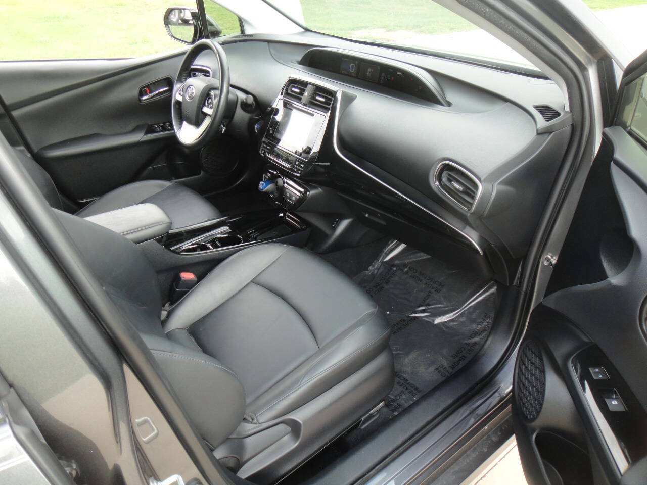 Used 2017 Toyota Prius Four FWD image 9