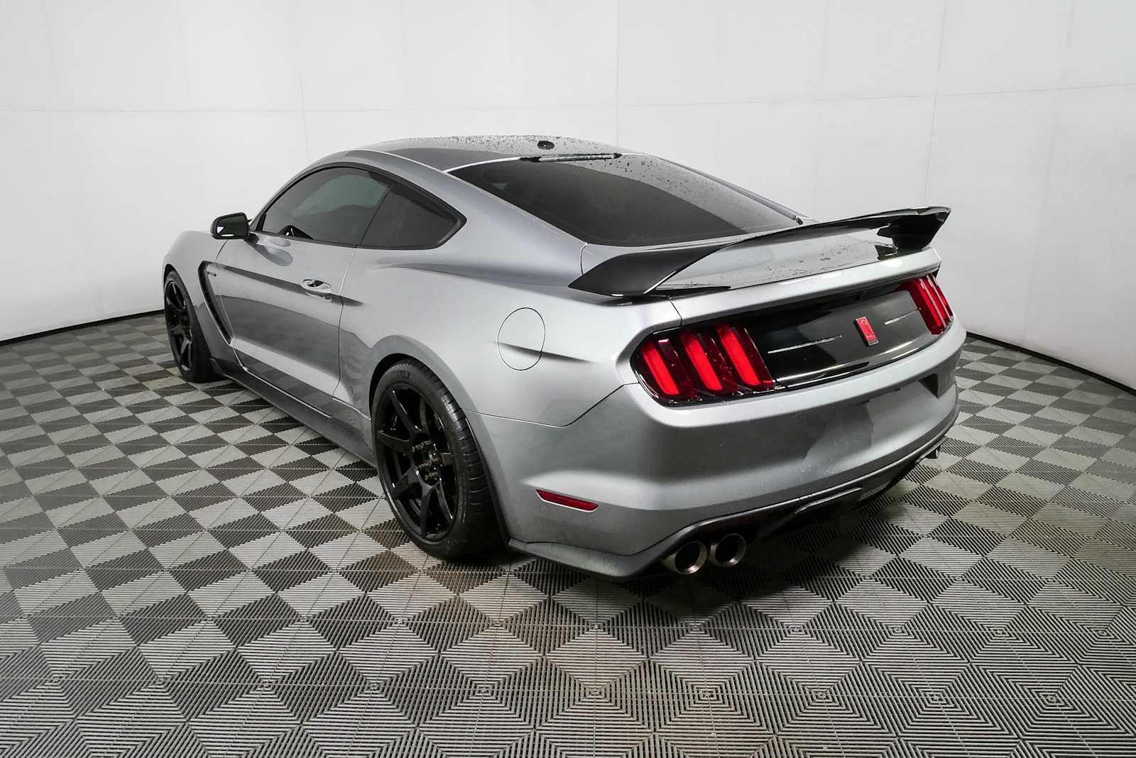 Used 2020 Ford Mustang Shelby GT350R w/ GT350R Equipment Group 920A RWD image 25
