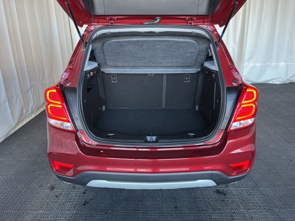 Used 2022 Chevrolet Trax LT w/ LT Convenience Package image 22