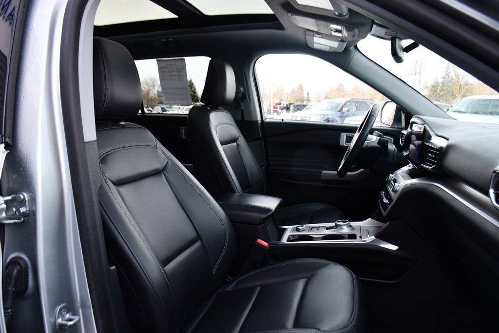 Used 2023 Ford Explorer XLT w/ Equipment Group 202A image 16