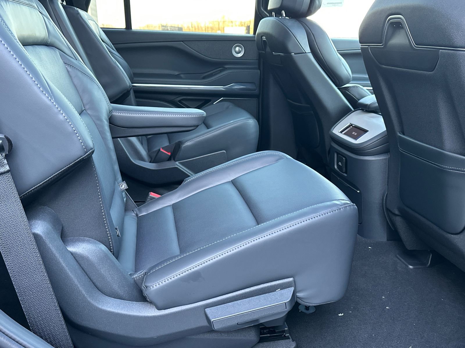 New 2026 Lincoln Navigator Reserve AWD/4WD image 17