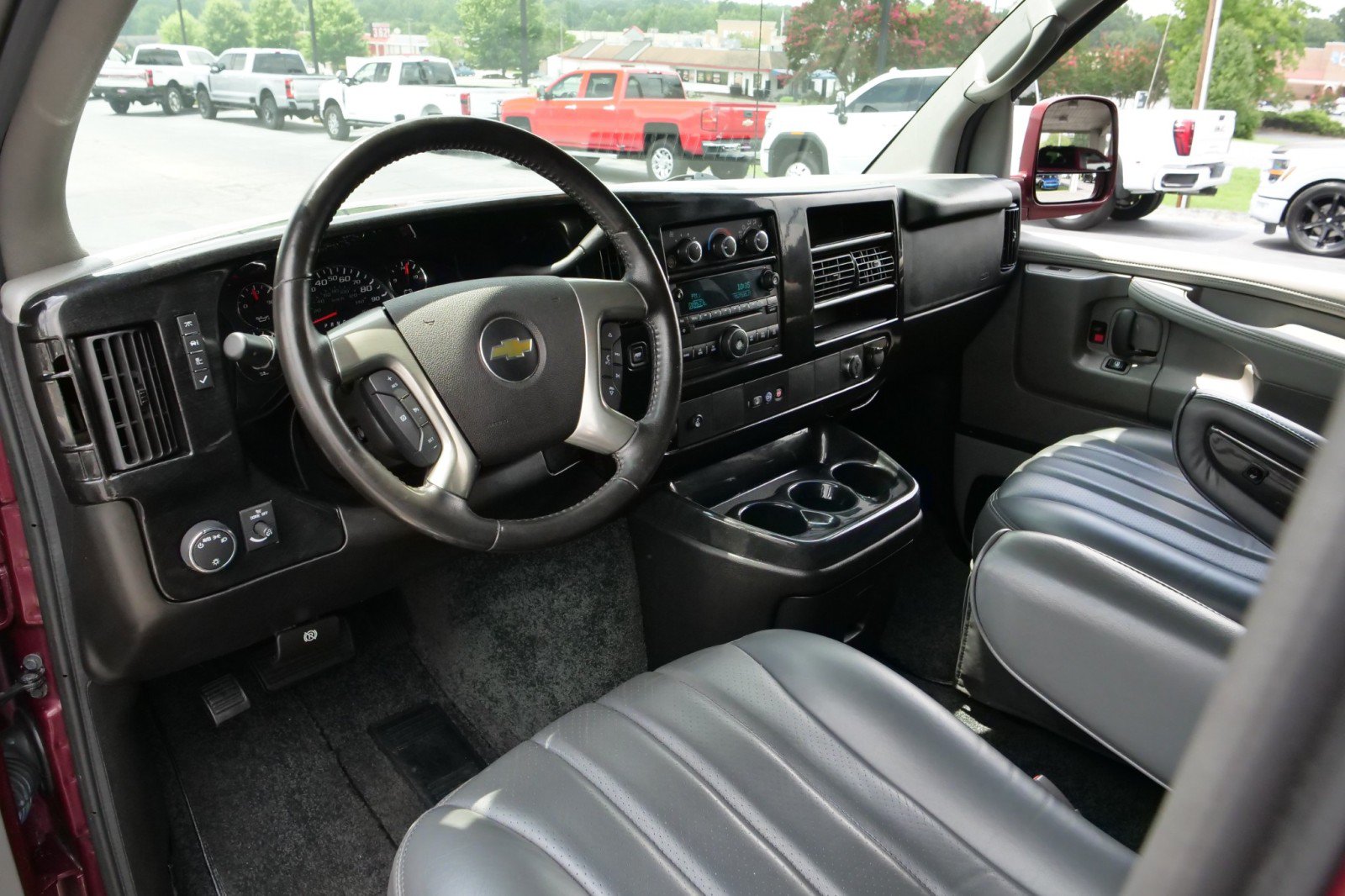 Used 2014 Chevrolet Express 1500 RWD image 2