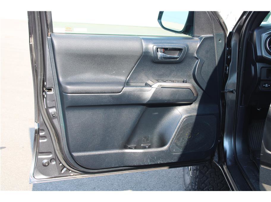 Used 2019 Toyota Tacoma TRD Off-Road image 6