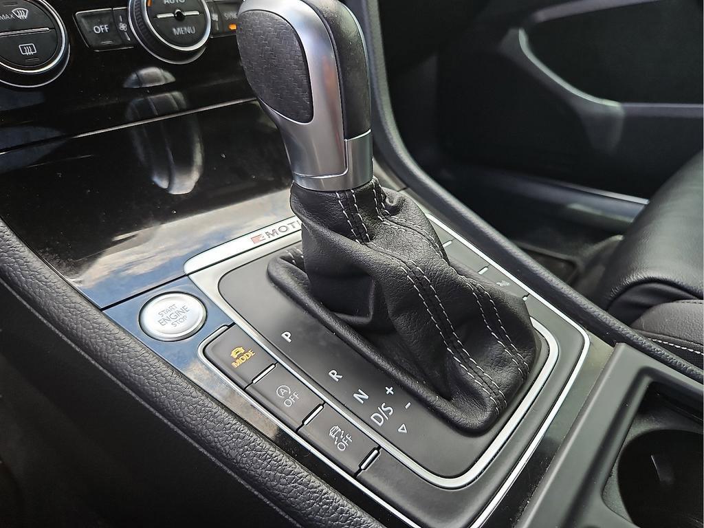 Used 2018 Volkswagen Golf R 4-Door AWD/4WD image 18