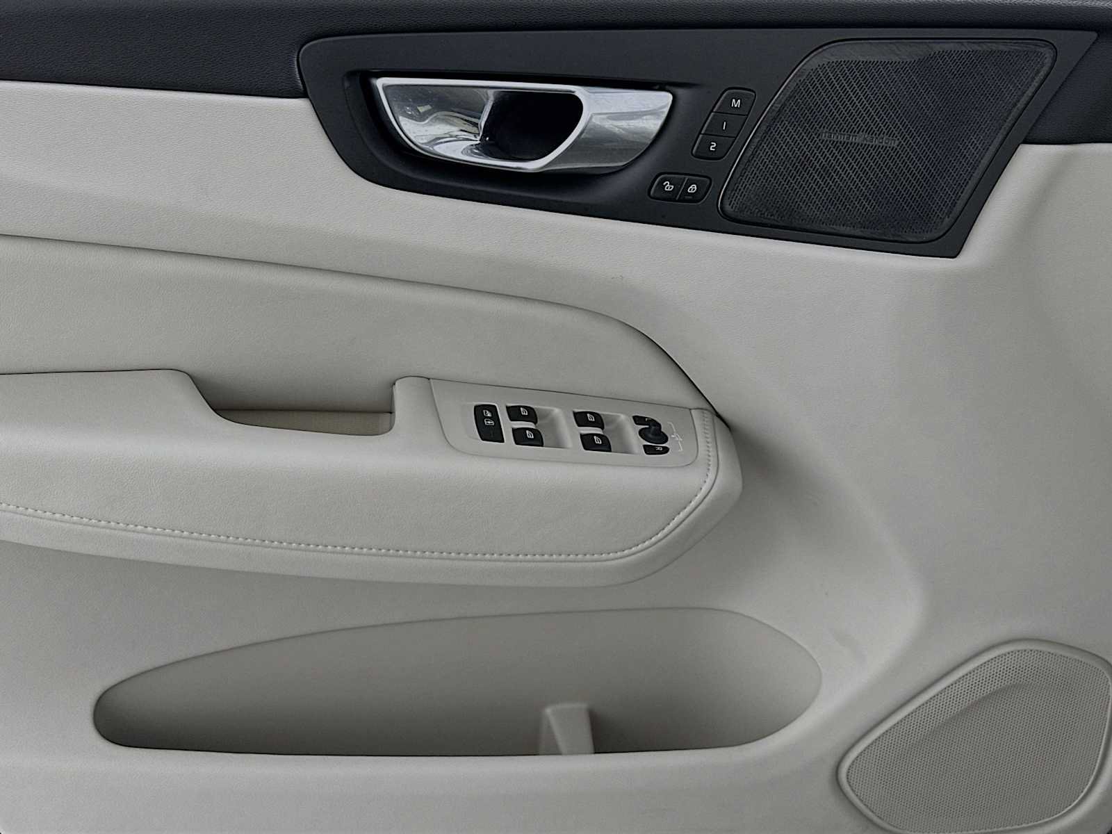 Used 2023 Volvo XC60 B5 Plus w/ Protection Package Premier FWD image 17