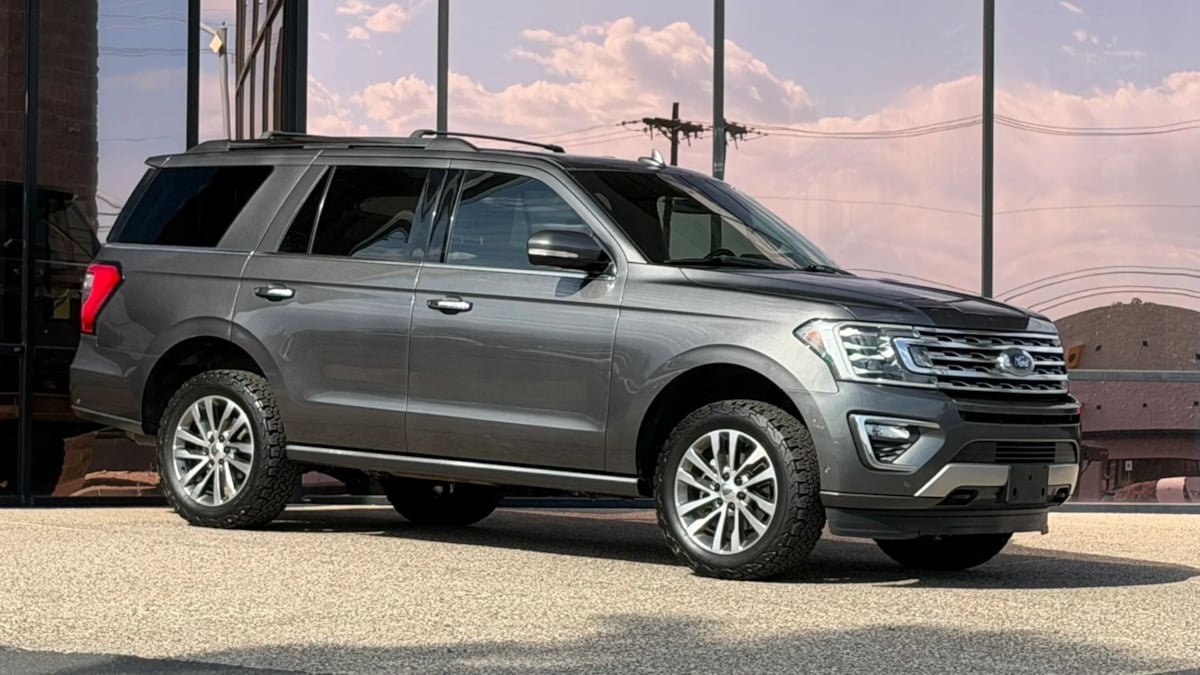 Used 2018 Ford Expedition Limited w/ Equipment Group 301A AWD/4WD image 21