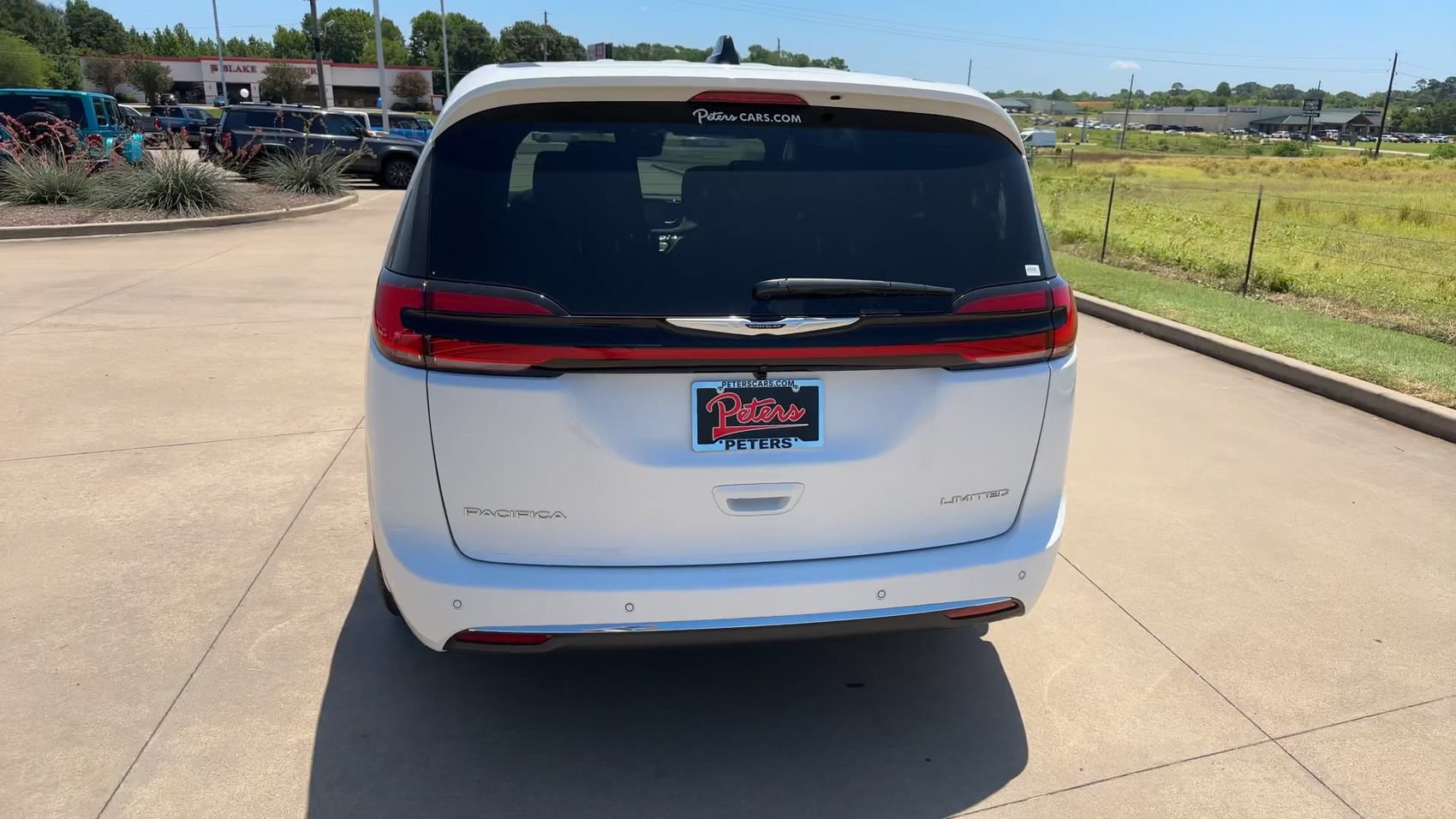 Used 2026 Chrysler Pacifica Limited FWD image 8