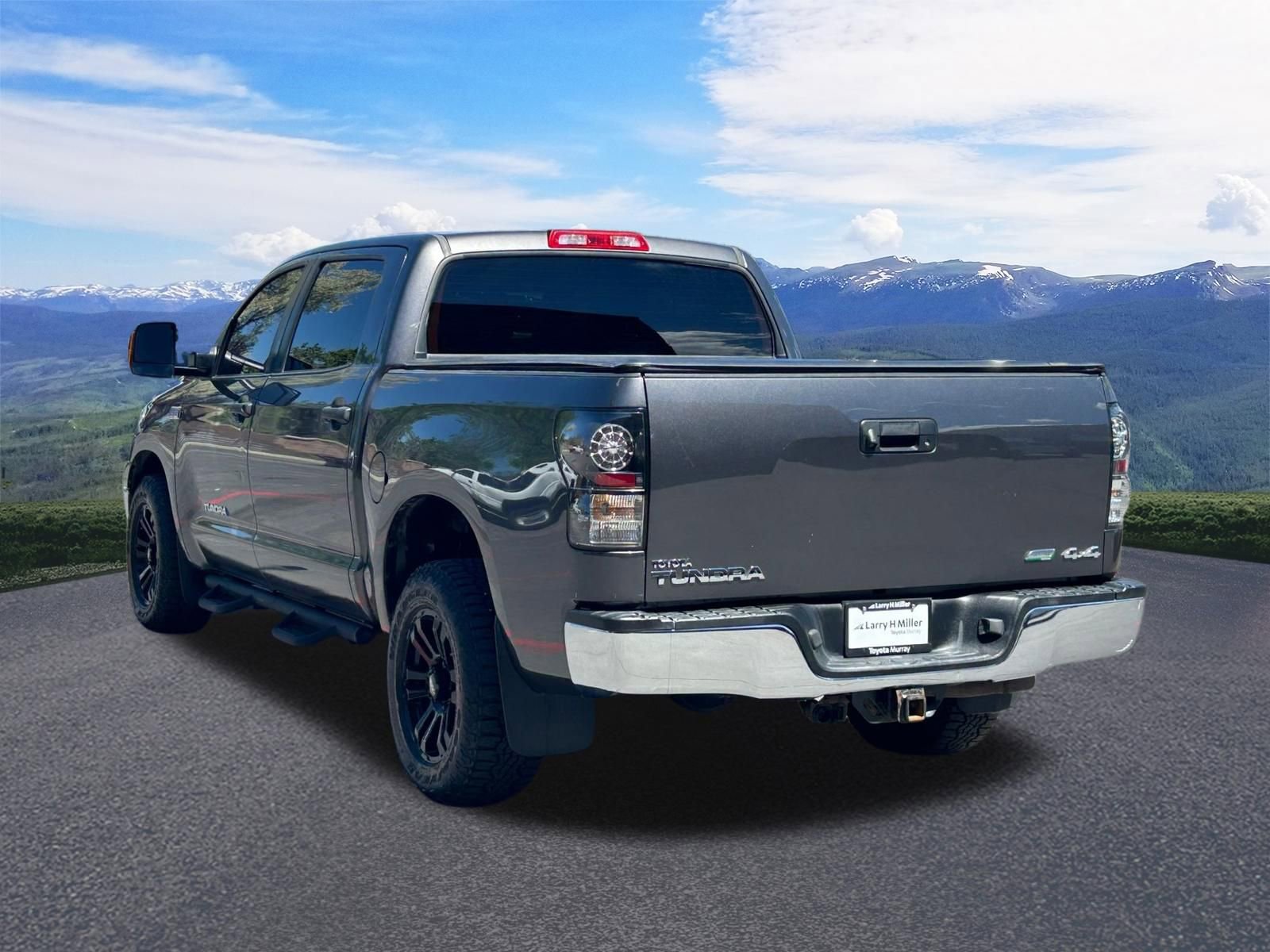 Used 2013 Toyota Tundra 4x4 CrewMax w/ Tow Pkg image 3