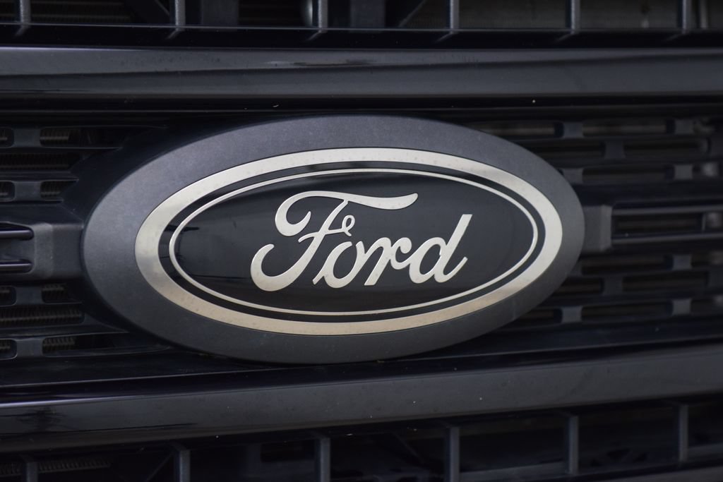 Used 2022 Ford F250 Lariat w/ Black Appearance Package AWD/4WD image 16