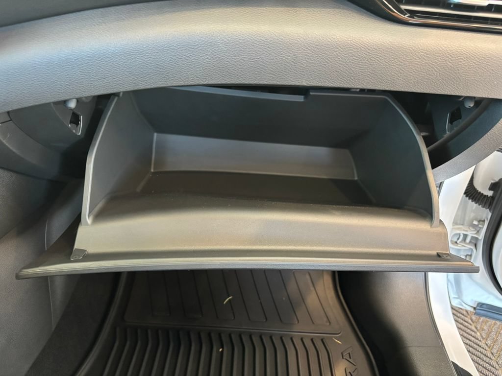 Certified 2025 Nissan Sentra SR FWD image 31