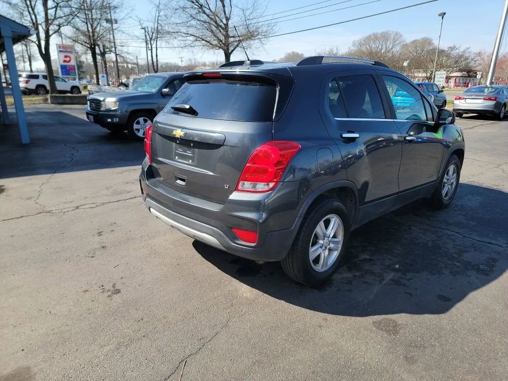 Used 2018 Chevrolet Trax LT w/ LT Convenience Package FWD image 4