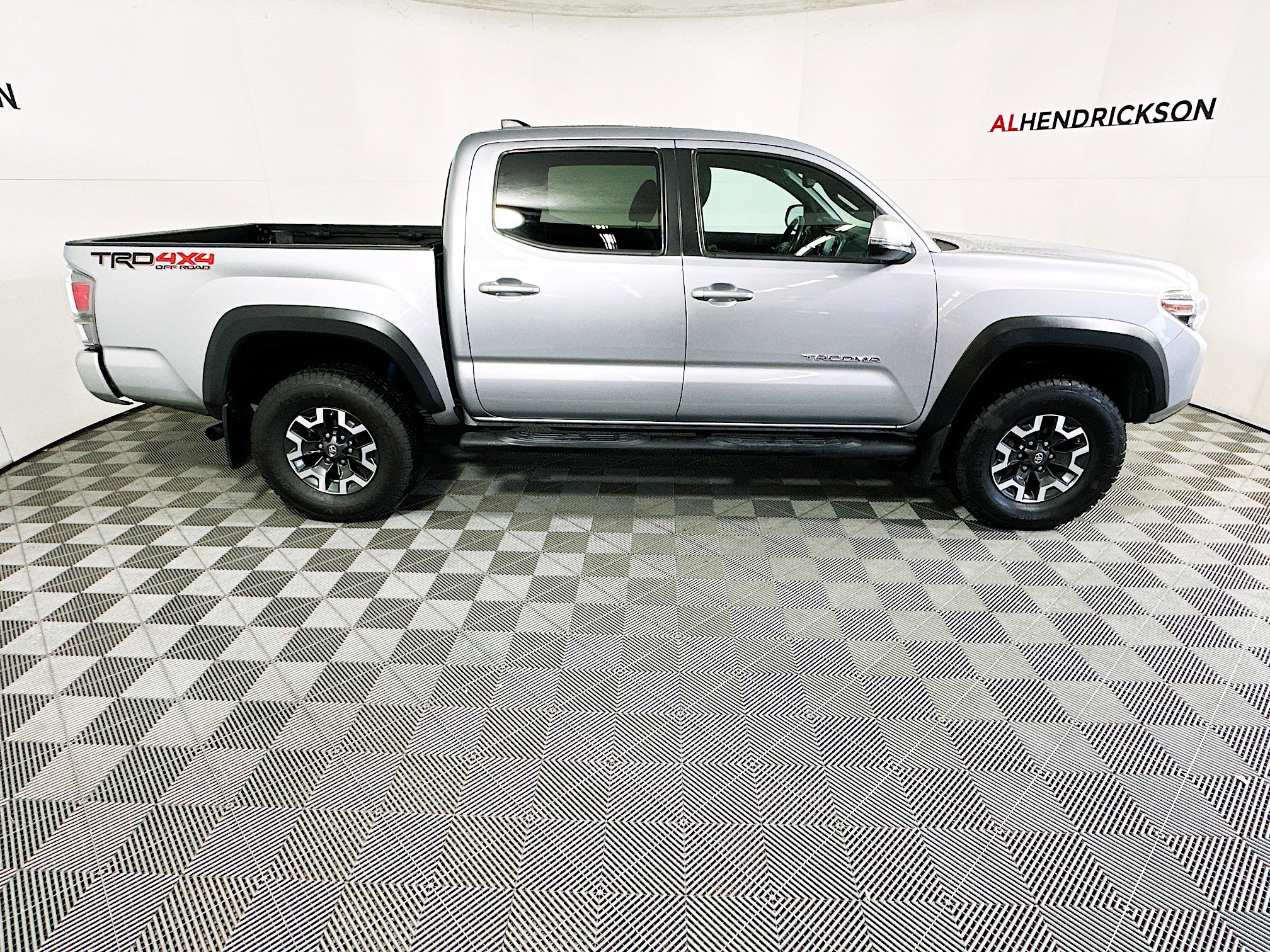 Used 2020 Toyota Tacoma TRD Off-Road w/ Technology Package image 2