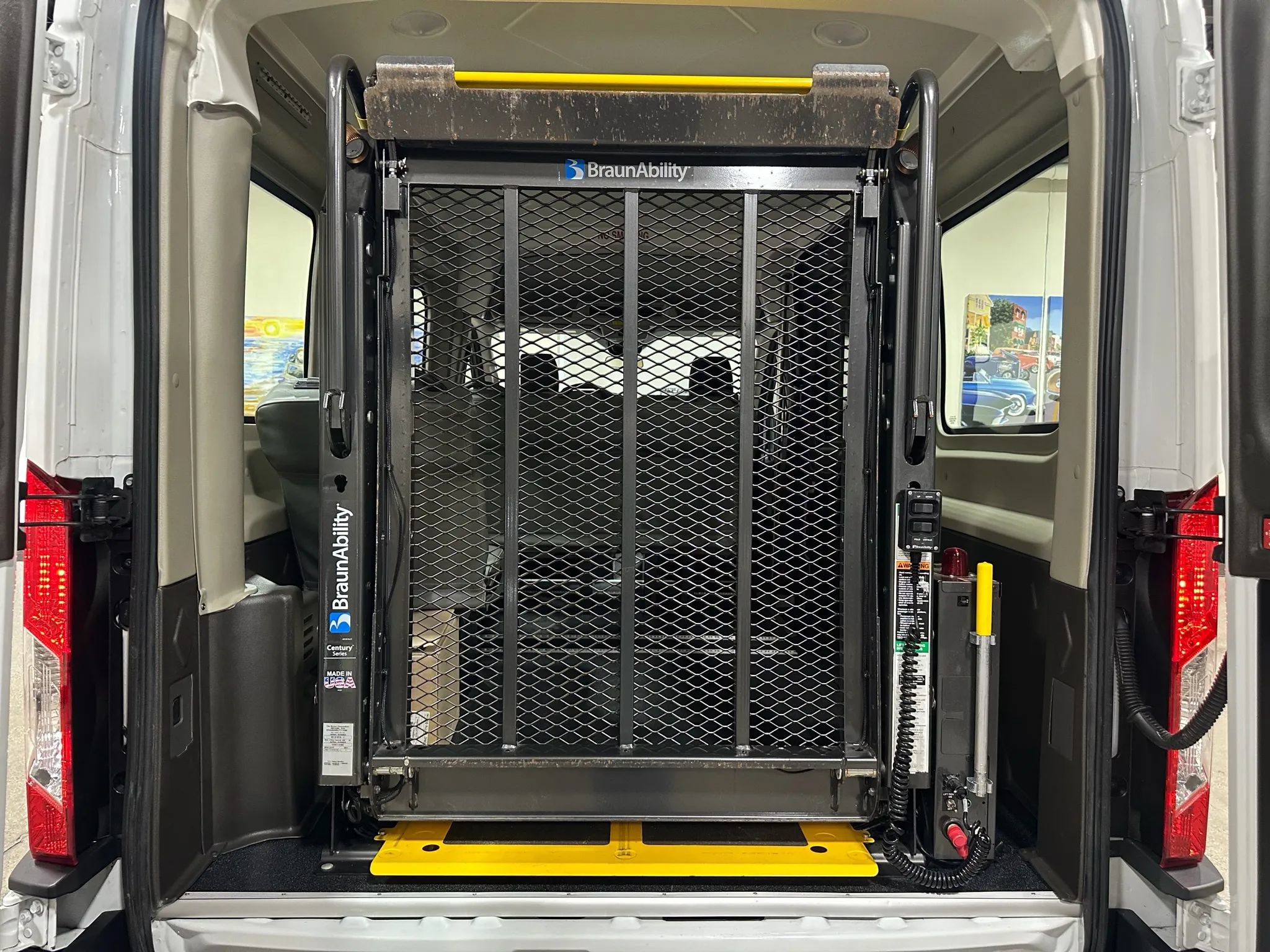 Used 2020 Ford Transit 150 Medium Roof RWD image 23