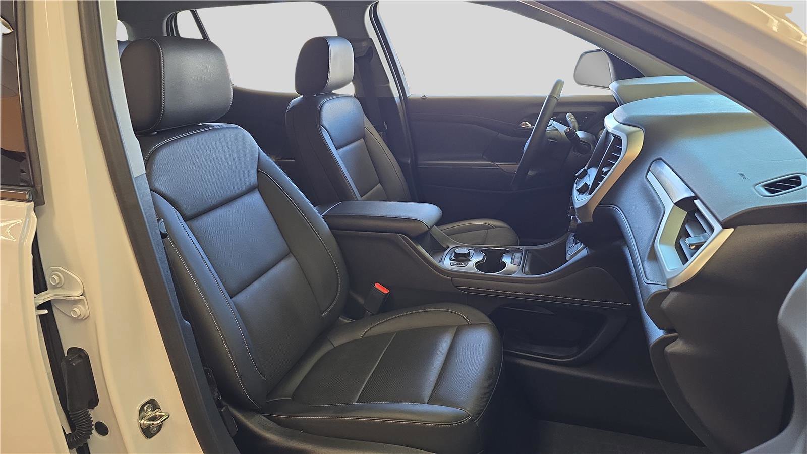 Used 2023 GMC Acadia SLT w/ Elevation Edition image 12