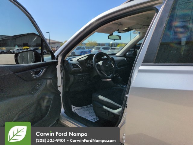 Used 2023 Subaru Forester Premium AWD/4WD image 9