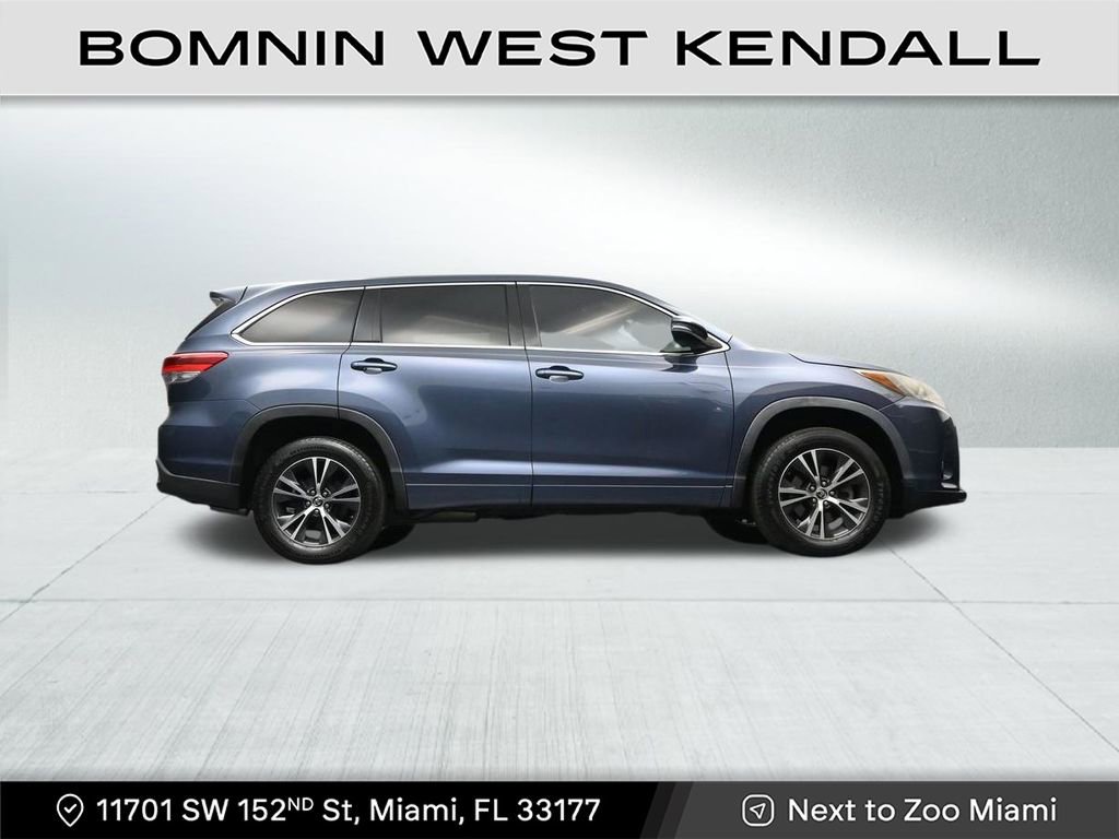 Used 2018 Toyota Highlander LE image 26