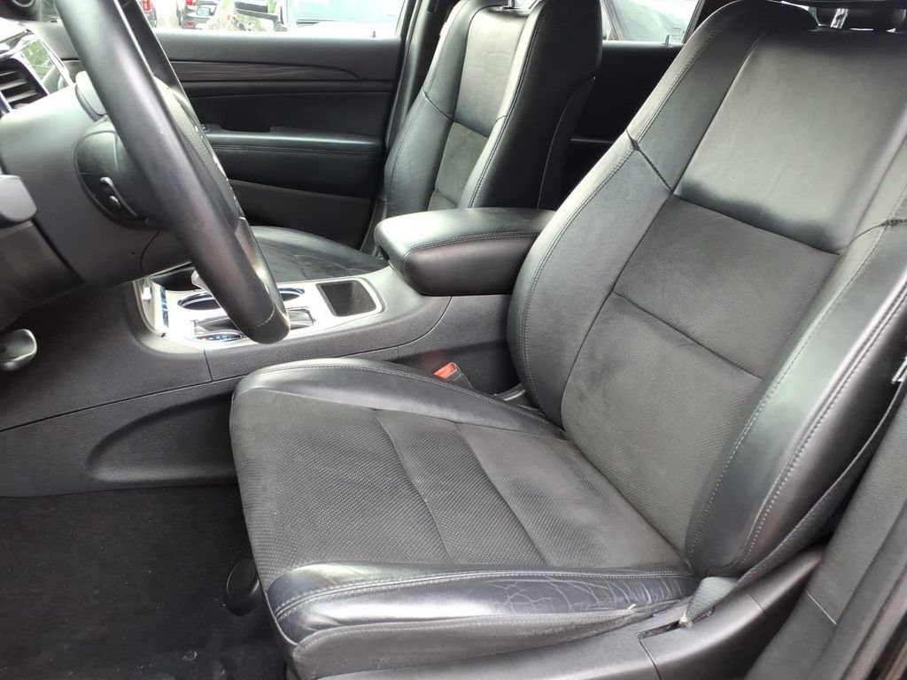 Used 2019 Jeep Grand Cherokee Laredo w/ Laredo X Package AWD/4WD image 19