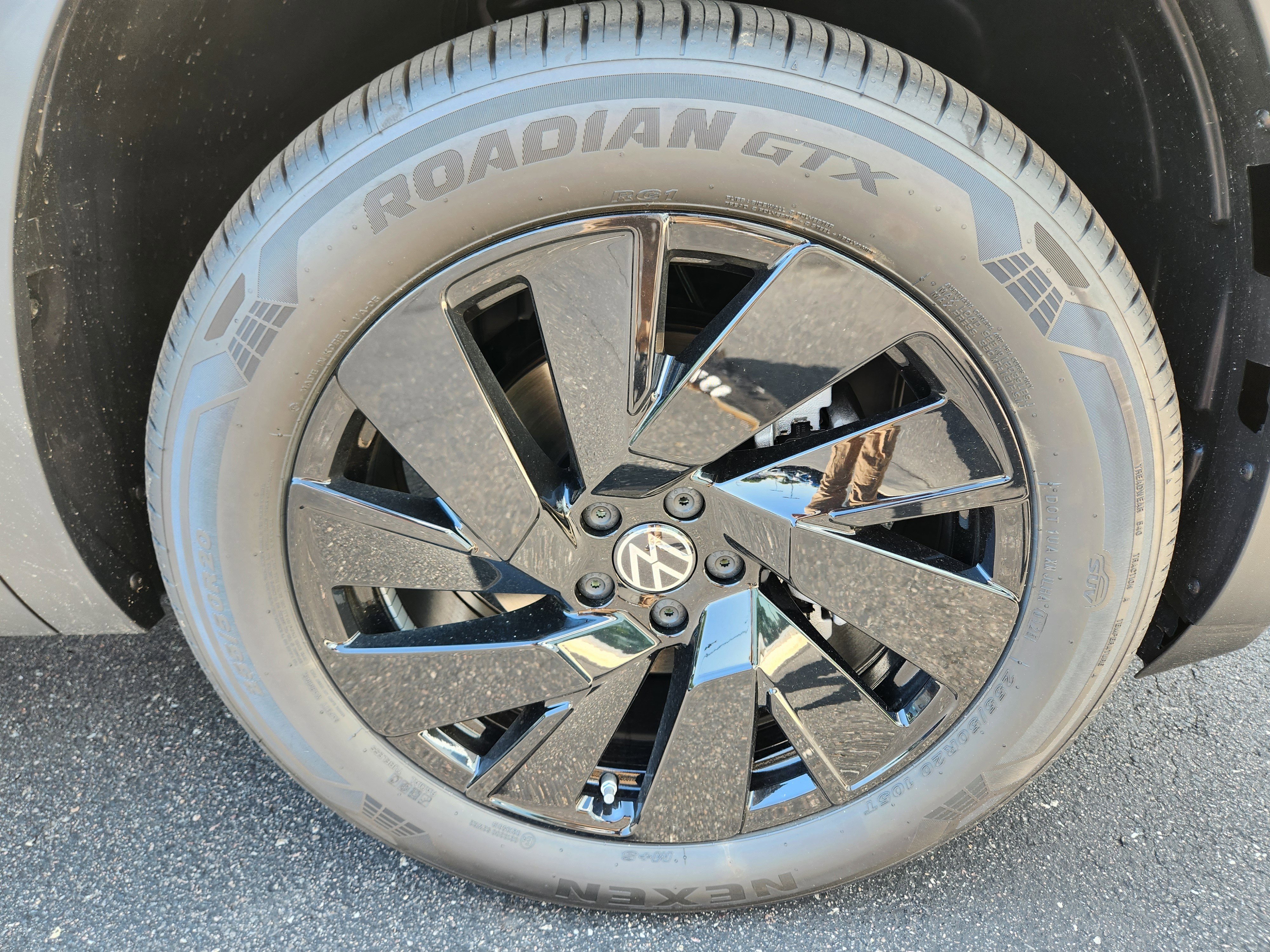 New 2026 Volkswagen Atlas Cross Sport SE image 28